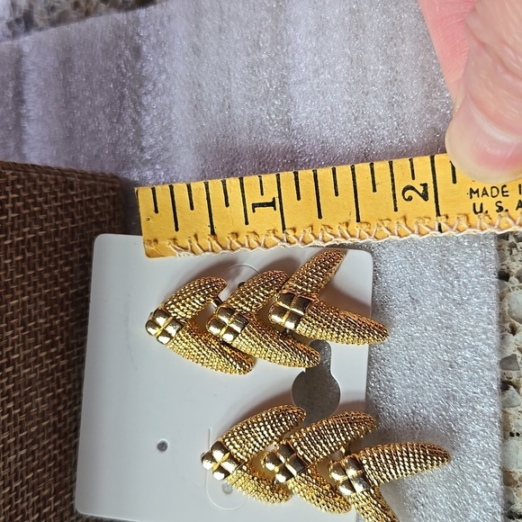 Elegant Gold tone  drop Earrings - Picture 14 of 16